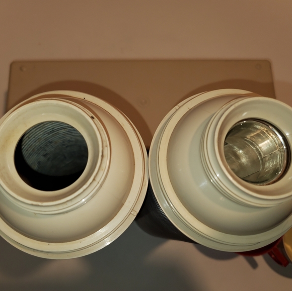 Vintage Thermos Lot W 2 Qt Sz Bottles Slide Lid Container & Drinking Cups - Picture 15 of 16